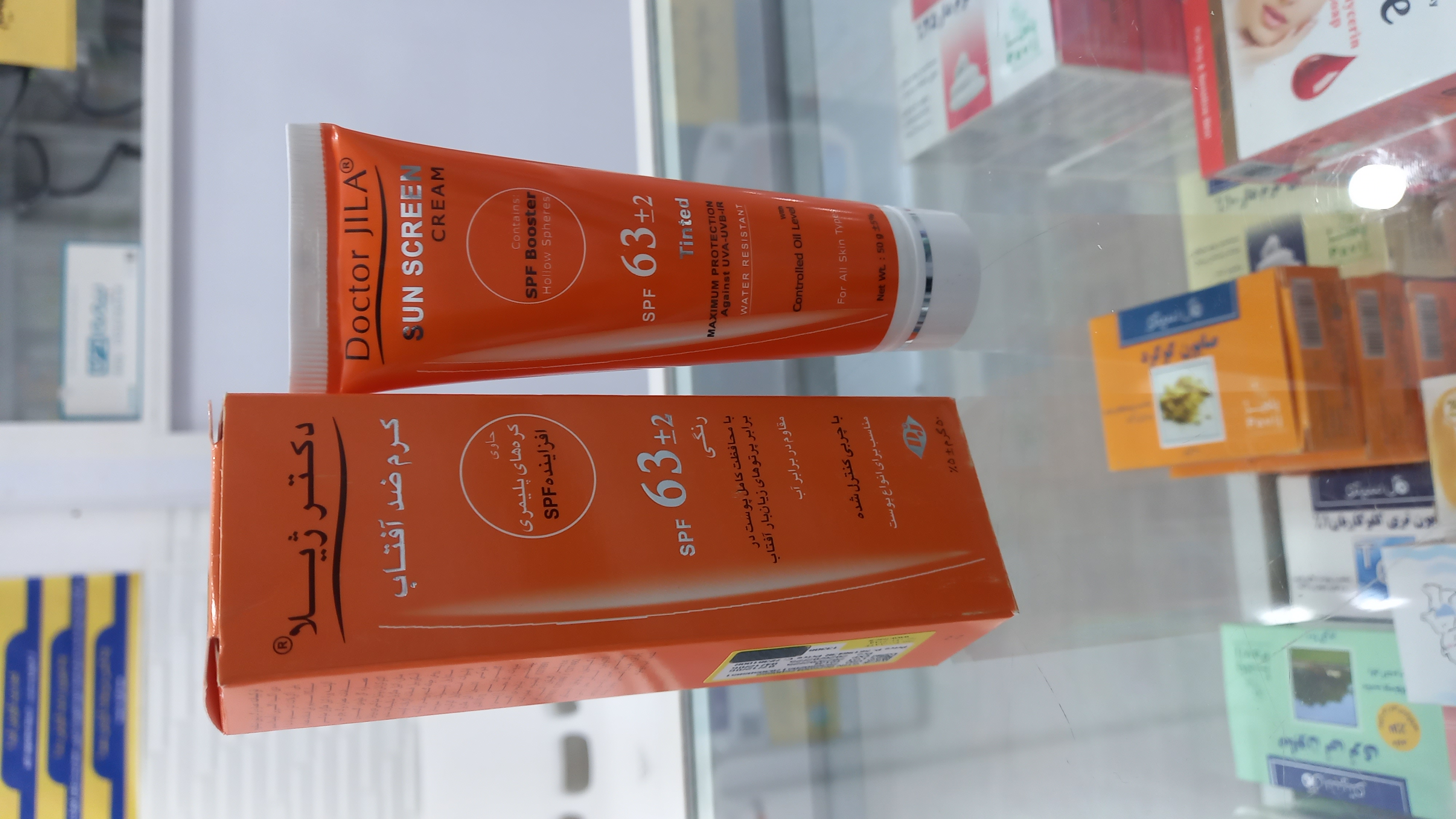 کرم ضد آفتاب رنگی دکتر ژیلا با SPF63 مناسب انواع پوست حجم 50 میلی لیتر